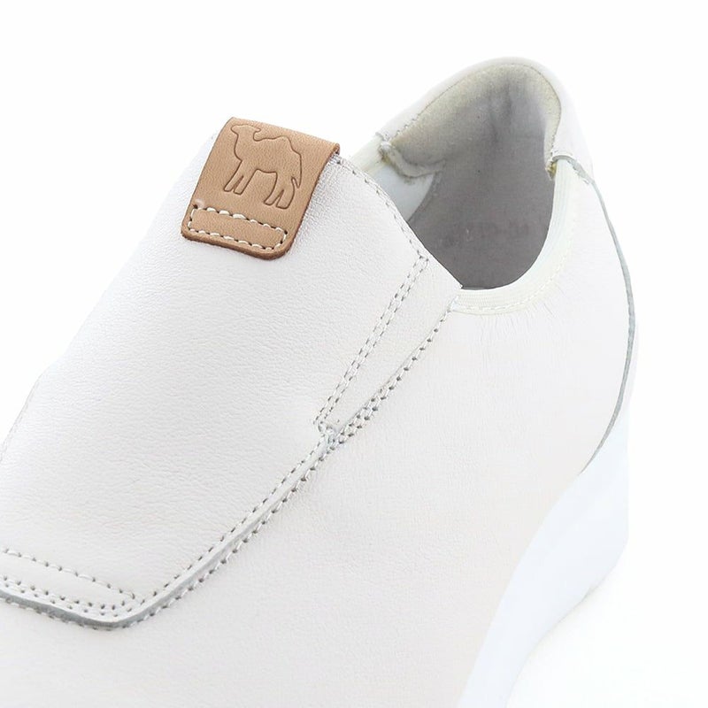 ANYOのらくだマークが足元のアクセントに