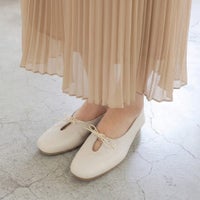 オフホワイト