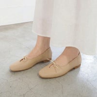 ベージュ