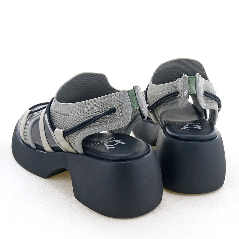 ボリュームソールでスタイルアップも叶います