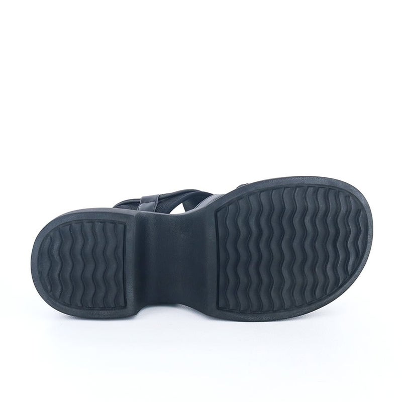 ソール全体に厚みがありヒール傾斜は3.0cmほど