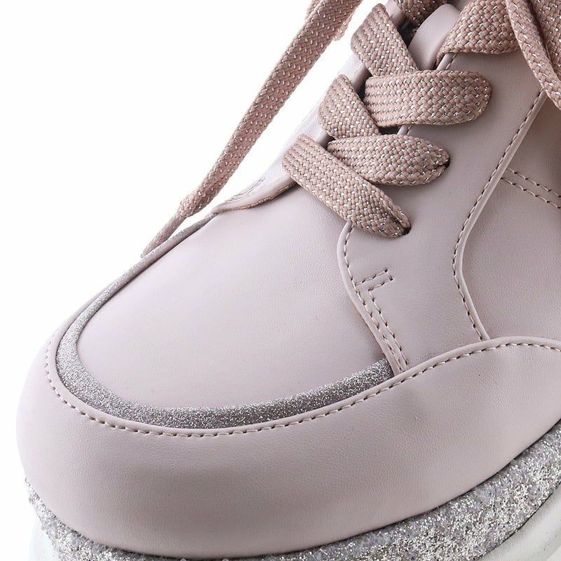 つま先もキラッとグリッターのラインが光ります