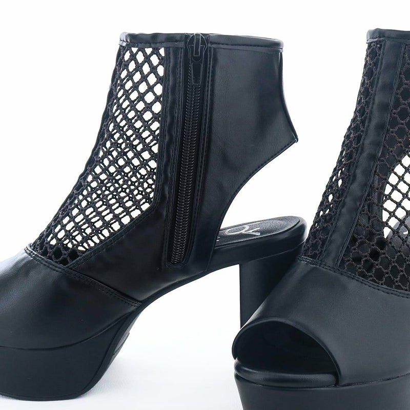 内ファスナー付きで着脱がスムーズです