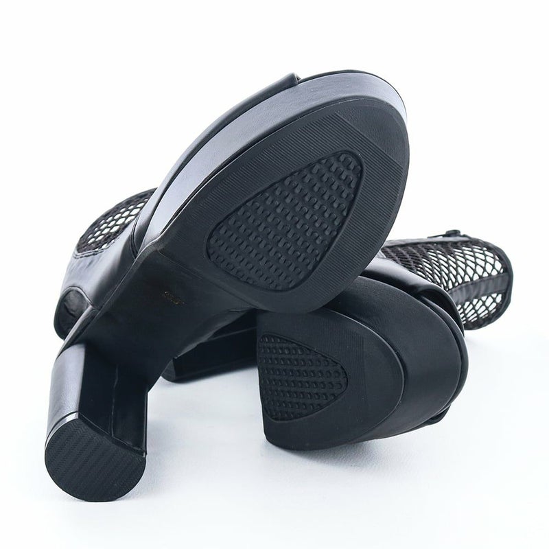 ヒール傾斜は6.5cm。見た目に反して緩やかなので歩きやすい