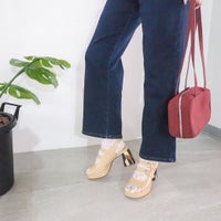 ベージュ