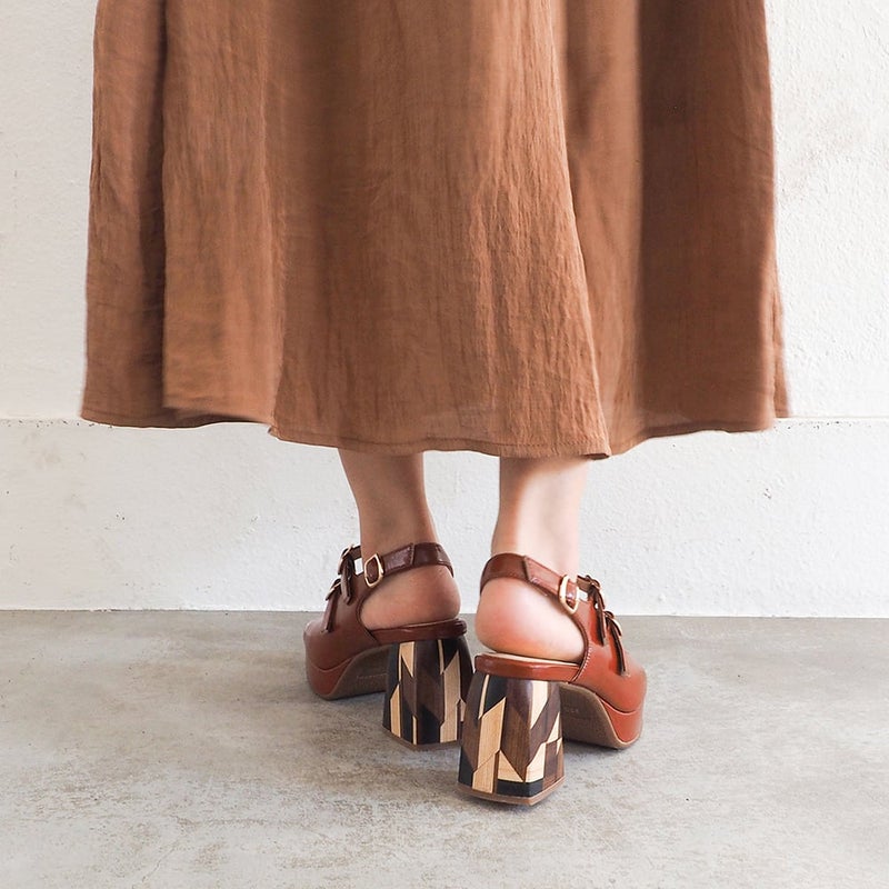 レッドブラウン