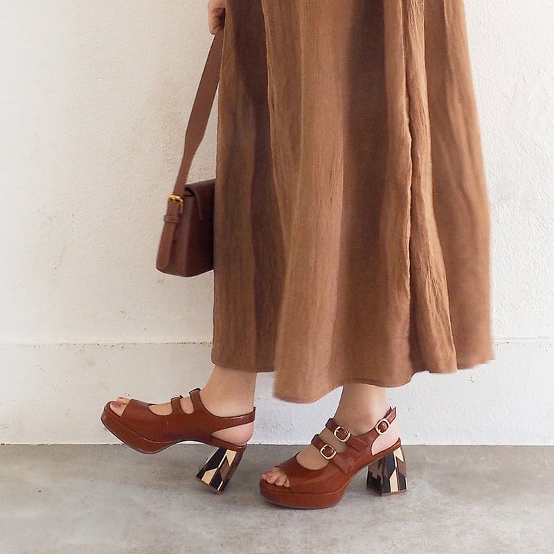 レッドブラウン