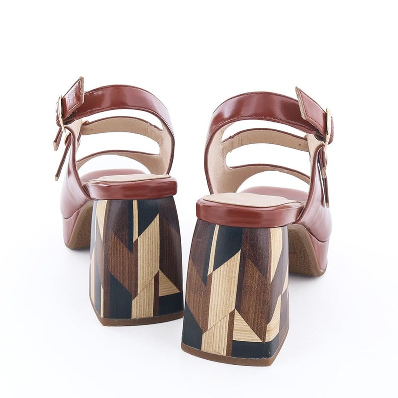 7.5cmのヒール高でスタイルアップも叶います