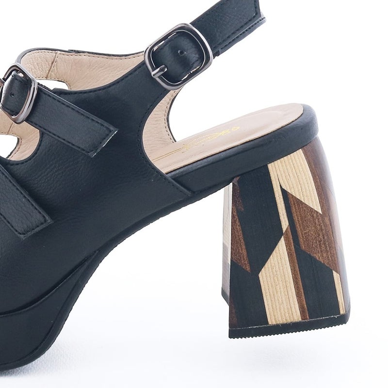 ヒールの高さ：約7.5cm