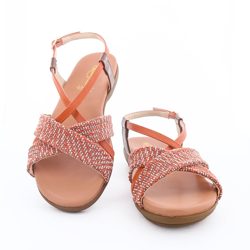 表情のあるファブリックのクロスベルトがポイントです