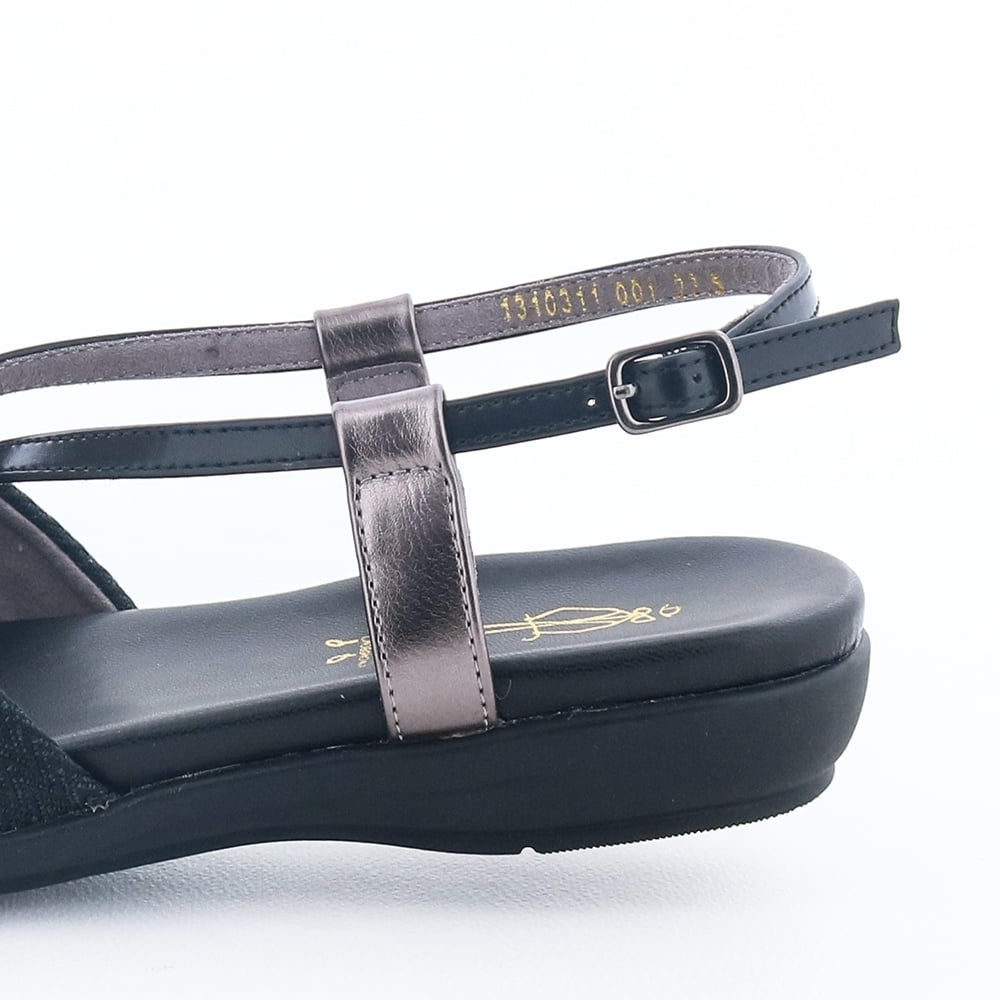 ヒールの高さ：約2.5cm