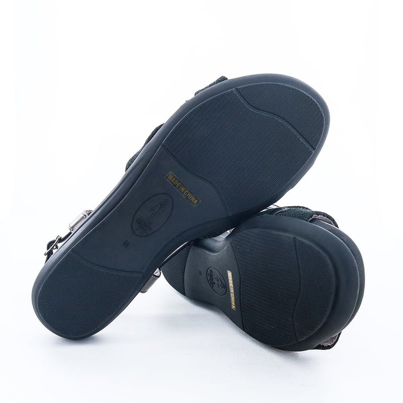 ソール全体に厚みがあるので地面の硬さを感じにくくなっています