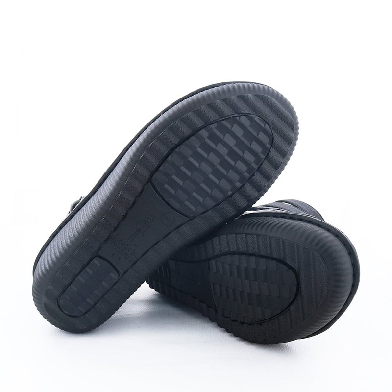 ソール全体に厚みがありヒール傾斜は3.0cmほど