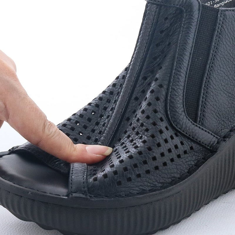 アッパーはやわらかなレザーで足あたりがソフト