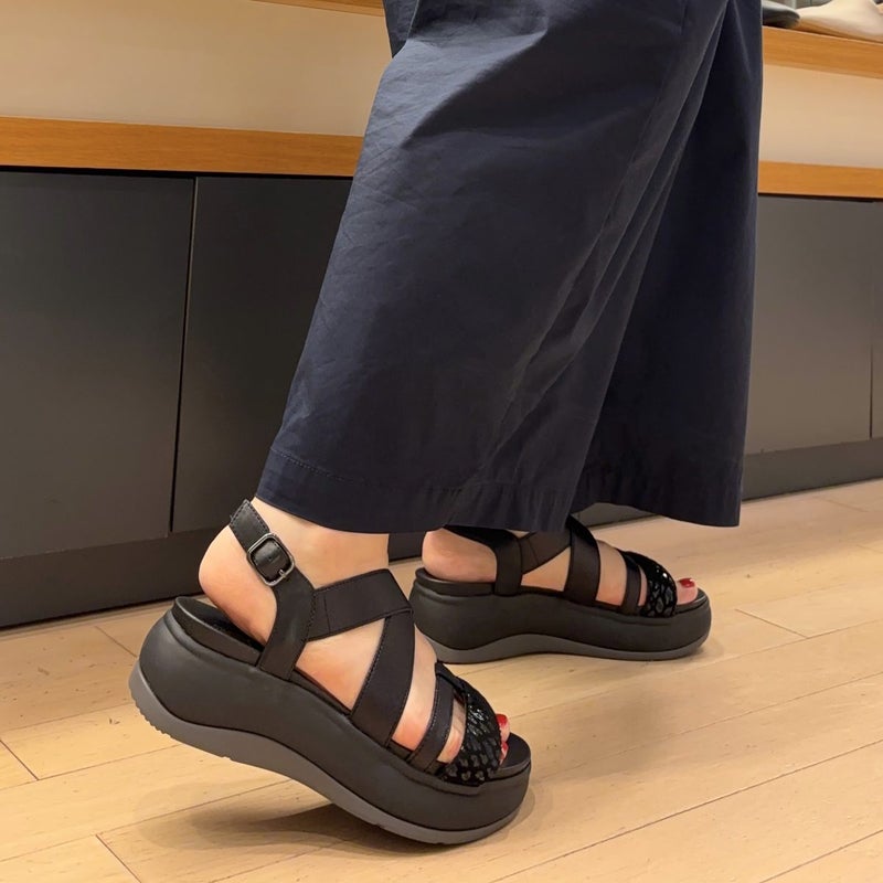 スタッフ着用：ブラック