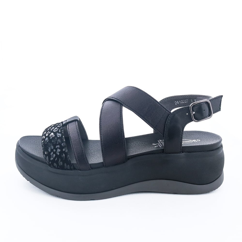 デイリーユースに最適な履き心地の良いフットベッドサンダル