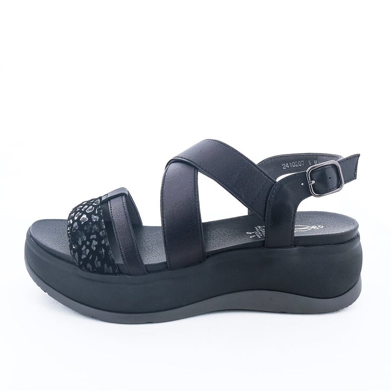 デイリーユースに最適な履き心地の良いフットベッドサンダル