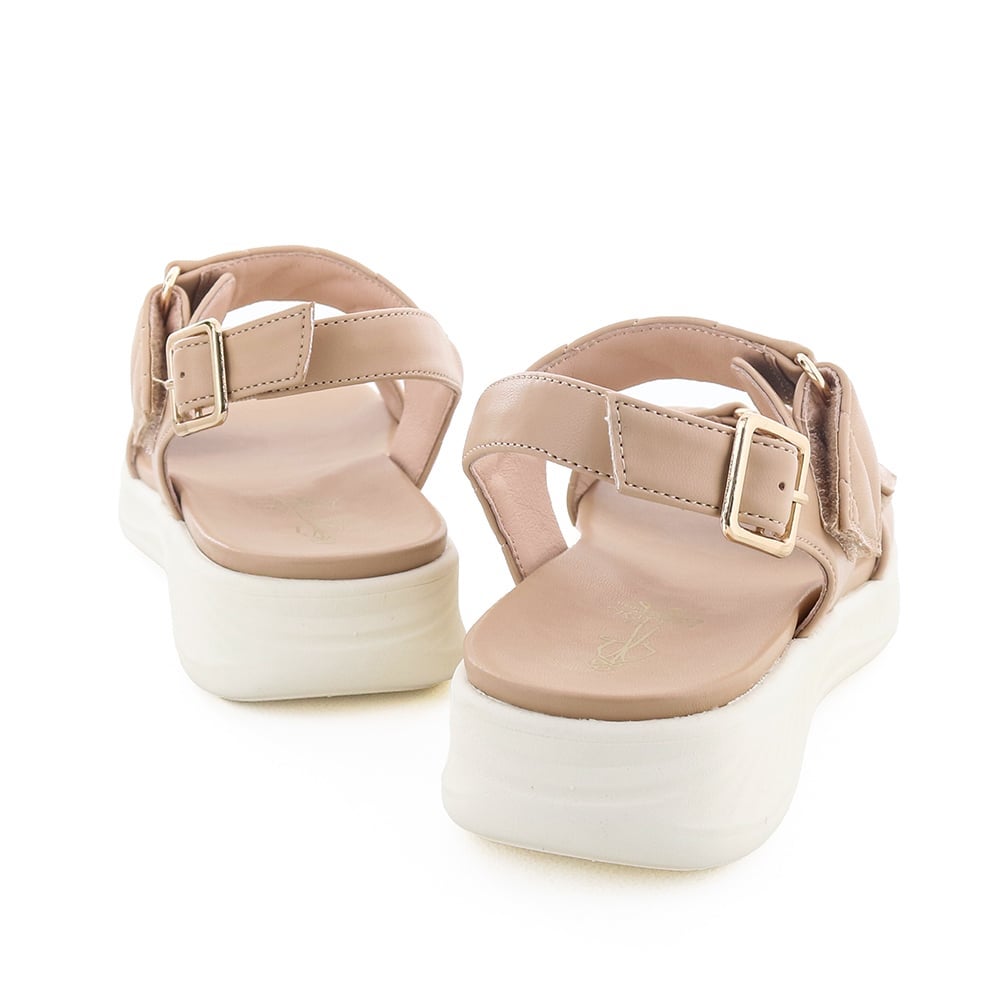 普段使いからリゾートコーデまで、夏の定番の1足になりそう