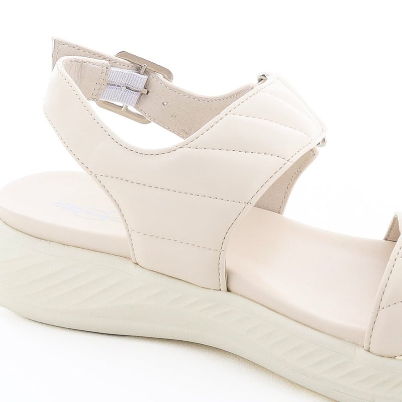 バックベルトは裏ゴム仕様で着脱スムーズ