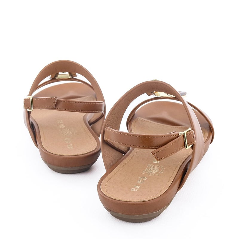 ほどよく力の抜けたスタイルでコーディネートに抜け感をプラスしてくれます