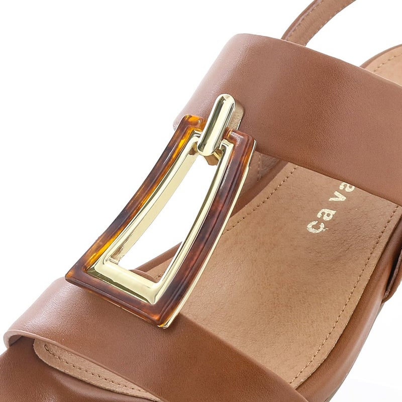 飾りはすっきりした形にこだわることで、主張し過ぎず大人なムードに