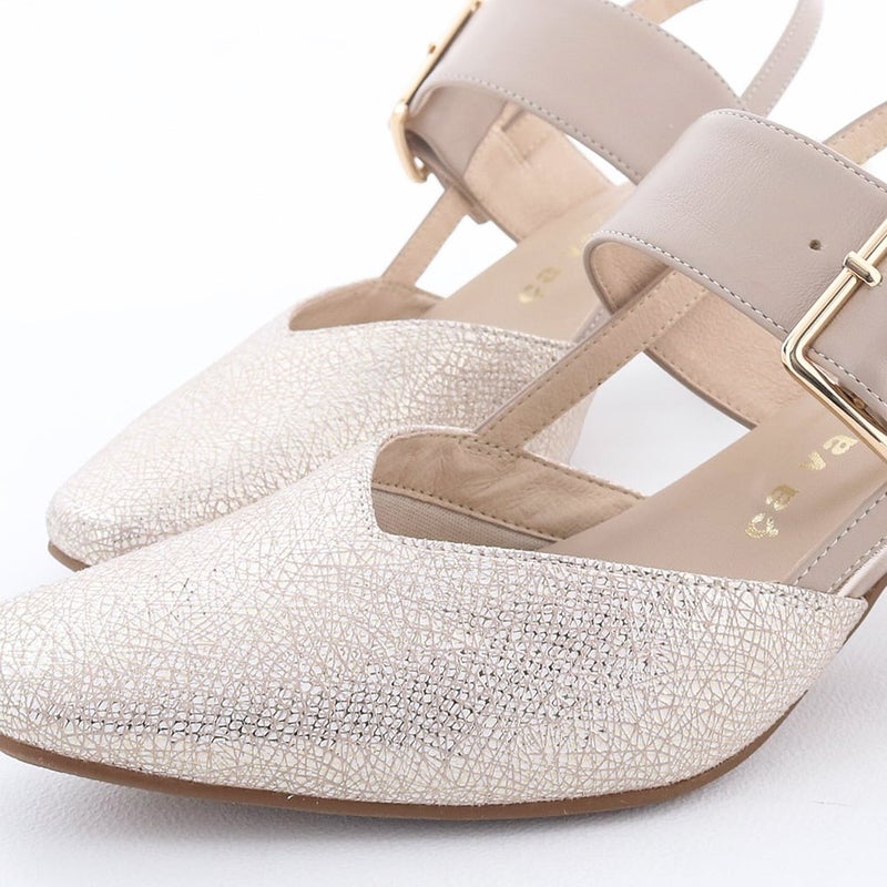 夏の日差しに映えるプラチナは華やかなシーンにもお勧めです