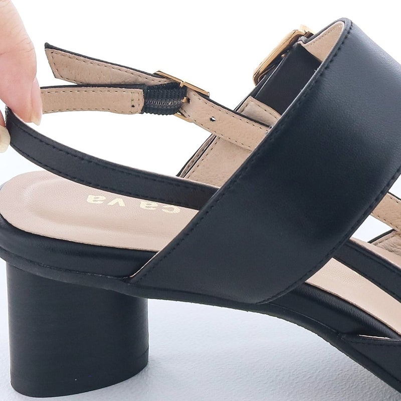 バックストラップは裏ゴム仕様でするっと着脱できます