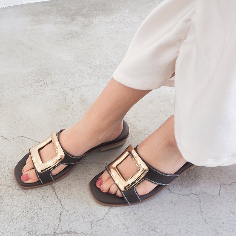 ダークブラウン