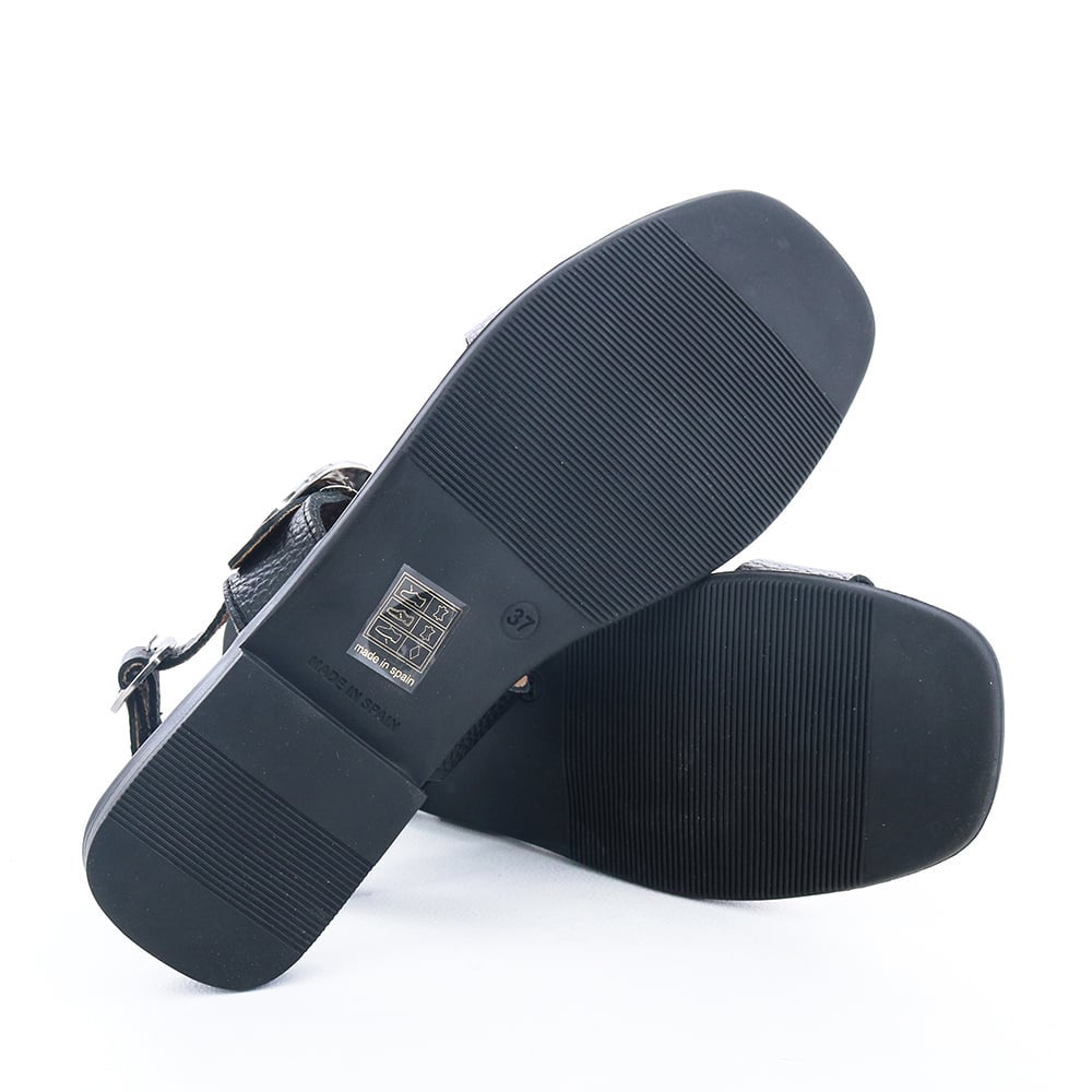 メイド・イン・スペインの洒落感たっぷりな一足です