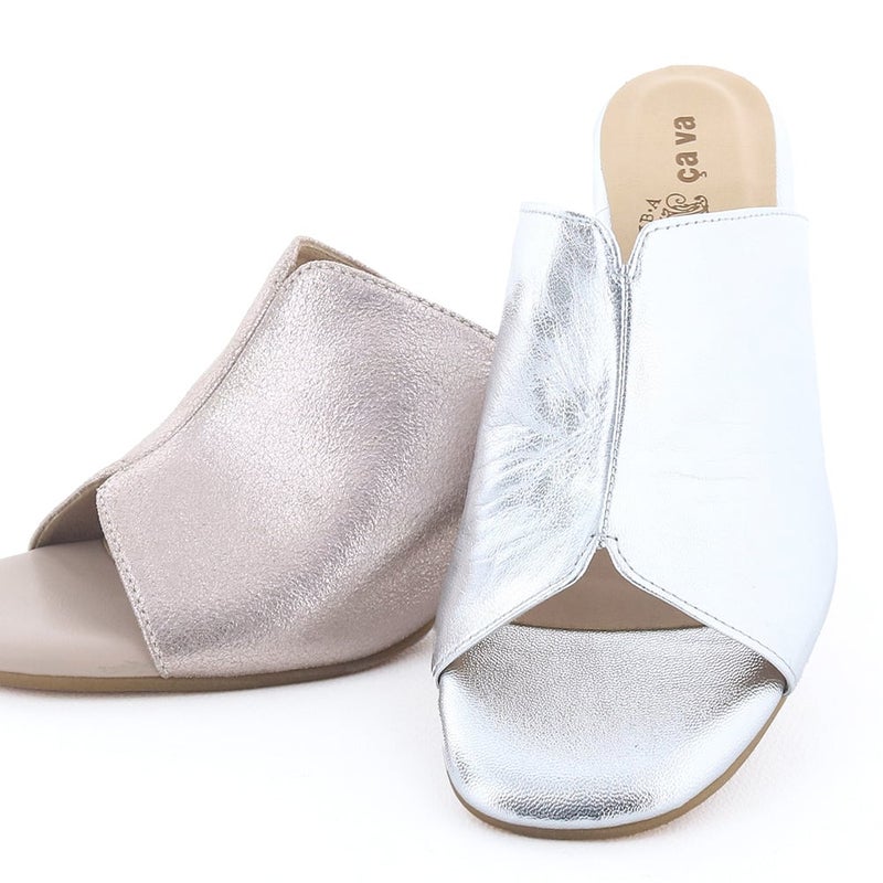 夏の日差しに映えるシャンパンやシルバーはパーティーシーンにもお勧め