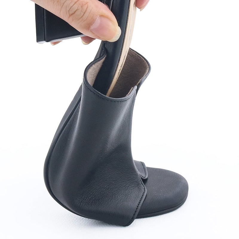 ソールの返りがよく、バックレスでも歩行しやすくなっています