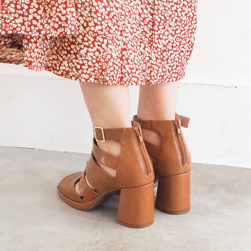 ライトブラウン