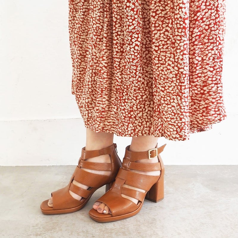 ライトブラウン