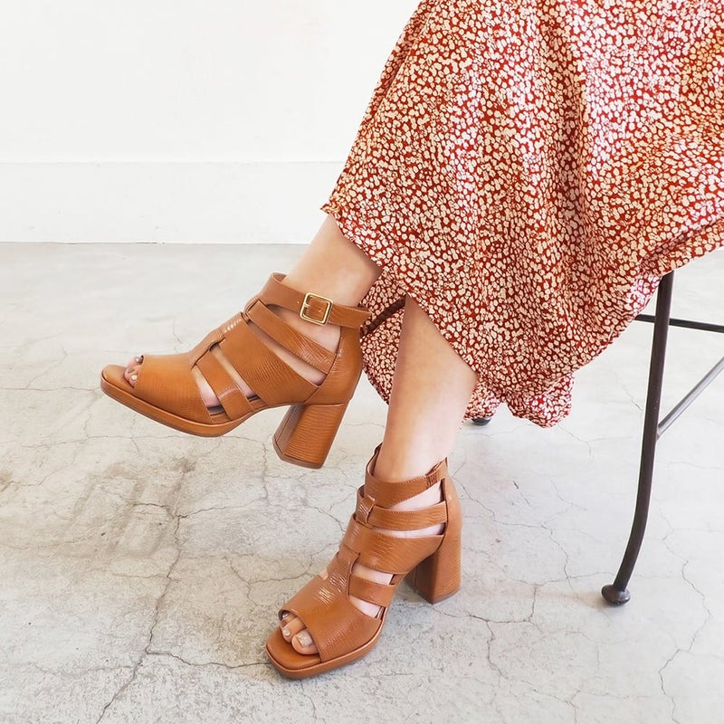 ライトブラウン