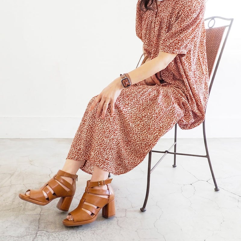 ライトブラウン