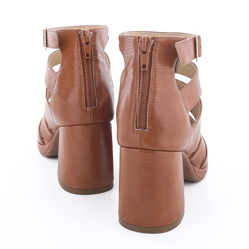 しっかりスタイルアップも叶うハイヒールタイプ