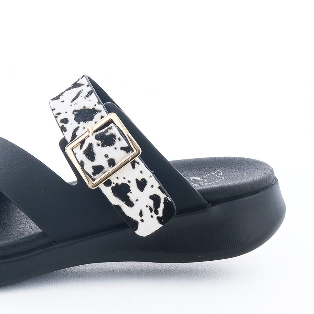 ヒールの高さ：約3.0cm