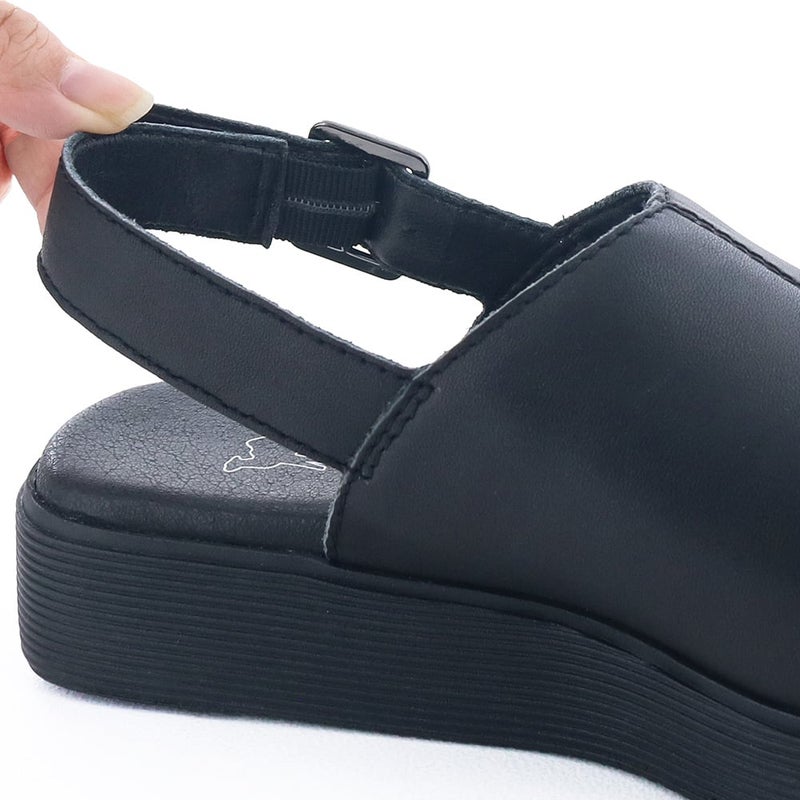 バックストラップは裏ゴム仕様でそのまま着脱できます