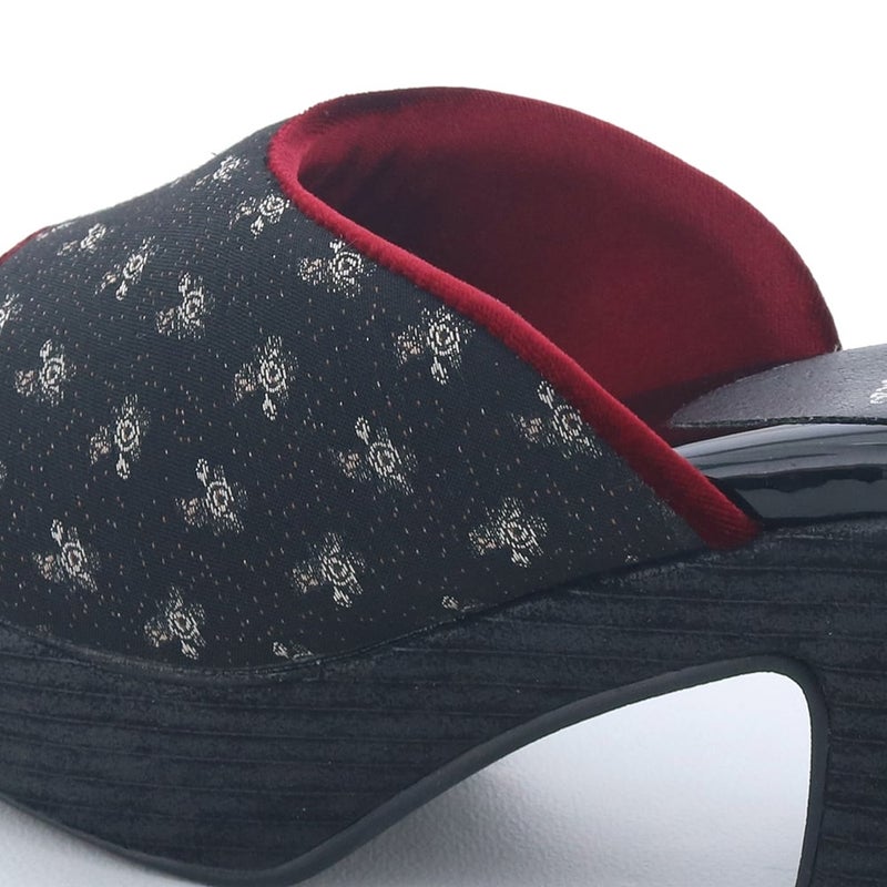 アッパーと裏地の配色：ブラック