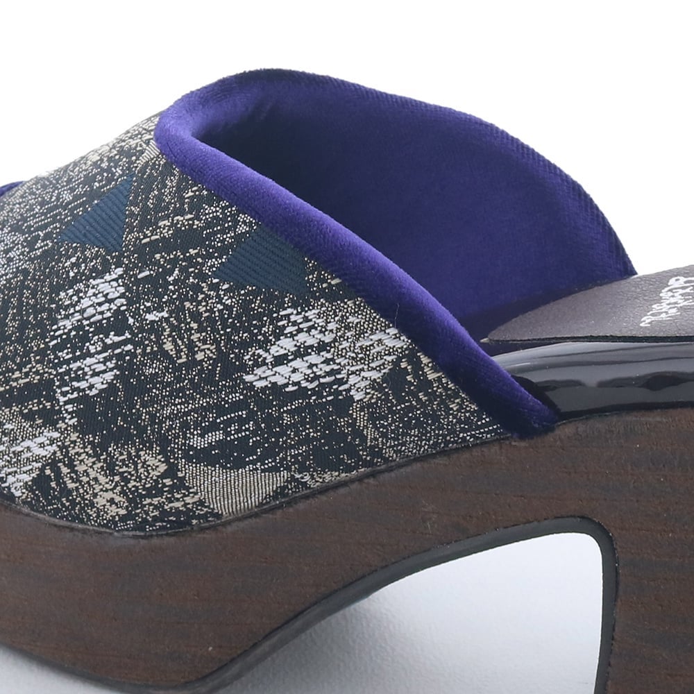 アッパーと裏地の配色：ネイビー