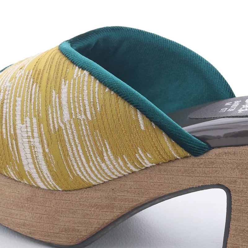 アッパーと裏地の配色：イエロー