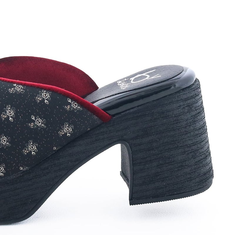 ヒールの高さ：約8.0cm