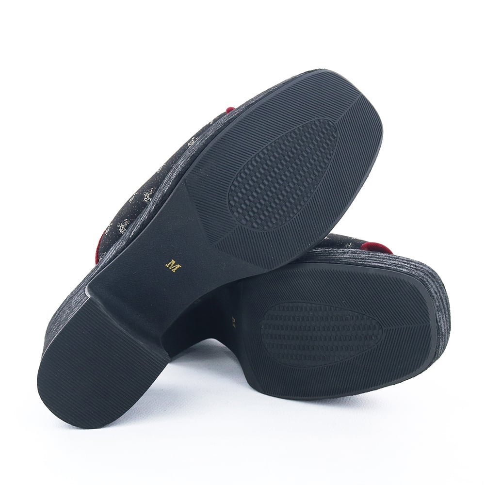 前底の厚みでヒール傾斜は5.0cmほどです