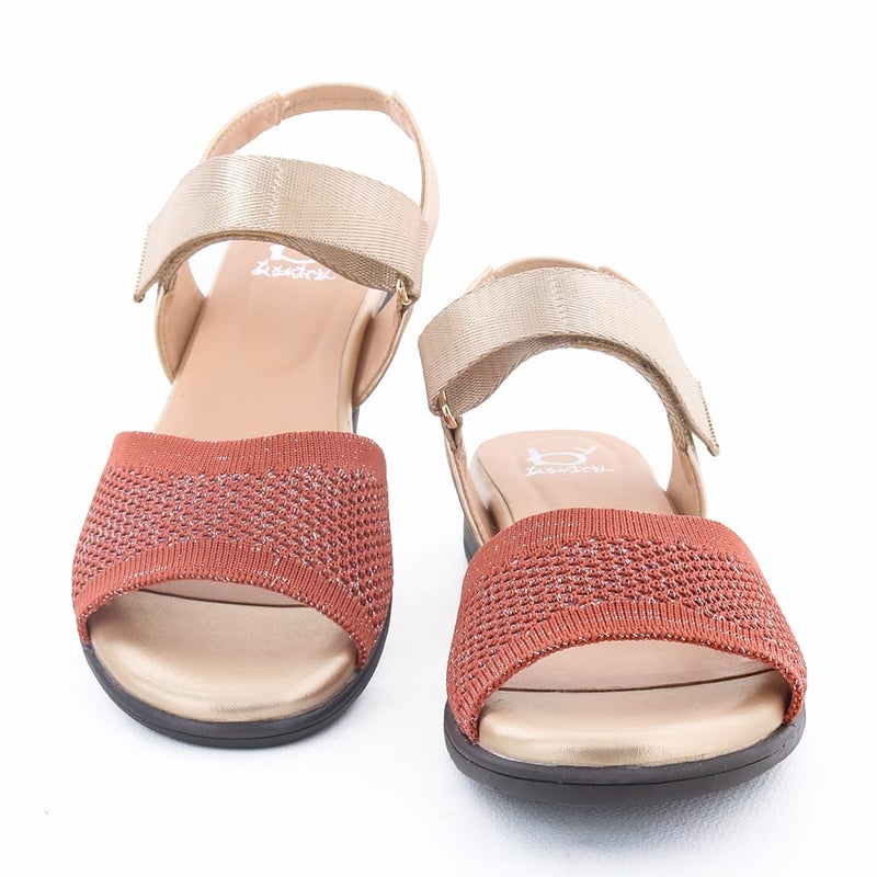 やわらかなニット素材でストレスのない履き心地が人気の理由