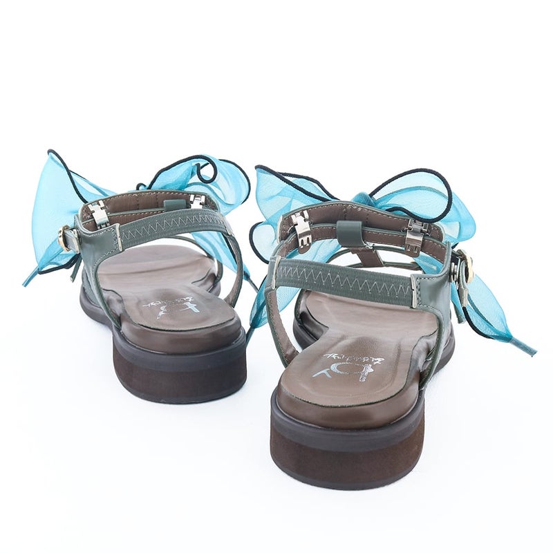 気負わず履けるぺたんこスタイルなのに、ちゃんと「かわいい」も叶えてくれます