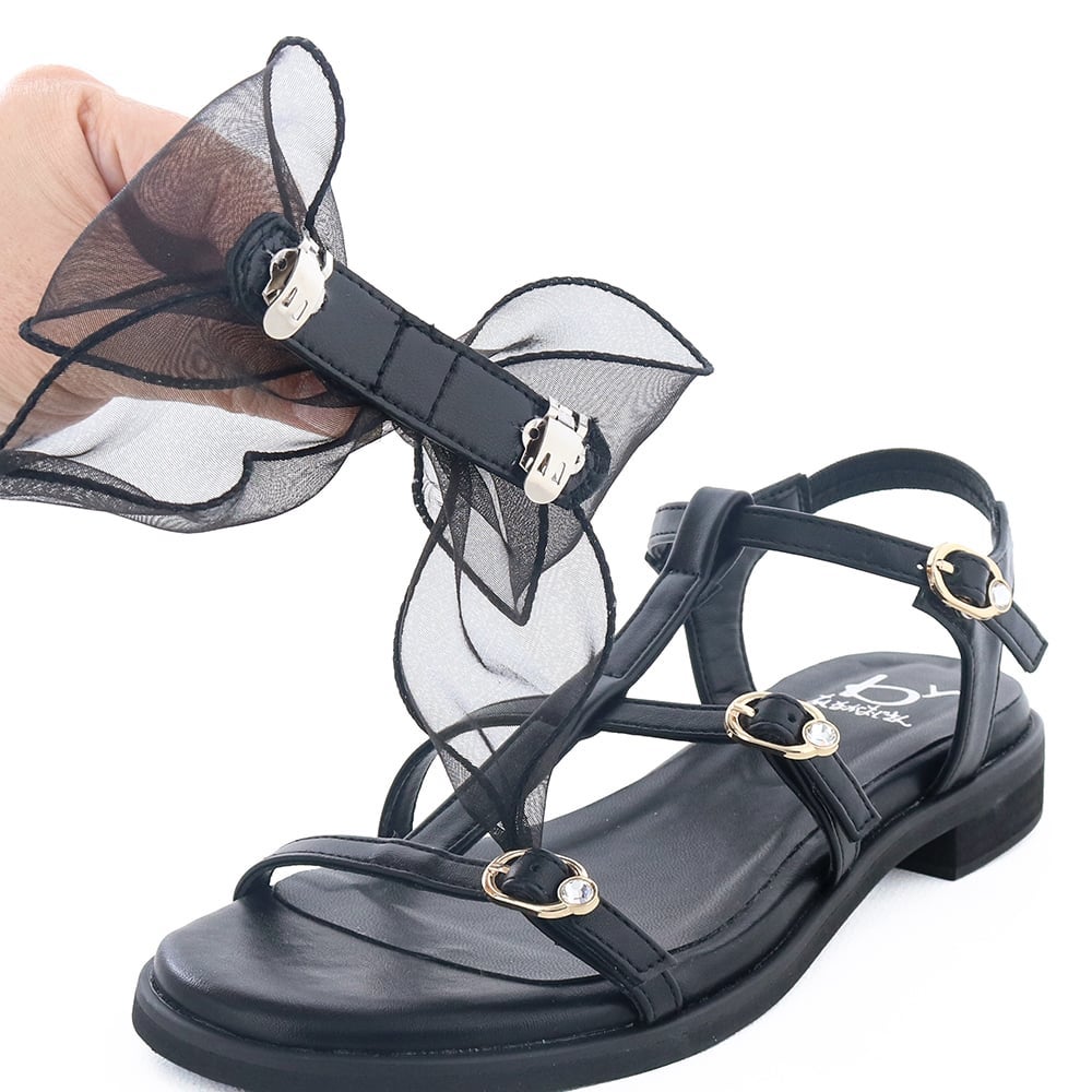 リボンは取り外しが可能。シンプルなコードサンダルとして履くことも