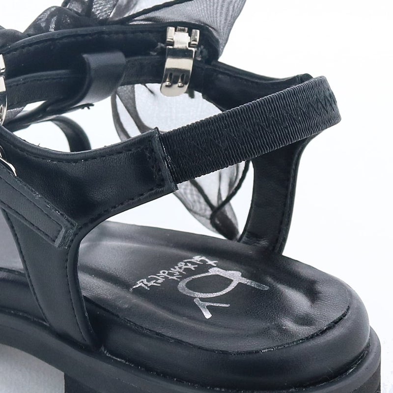 バックストラップはゴム仕様で着脱がスムーズ