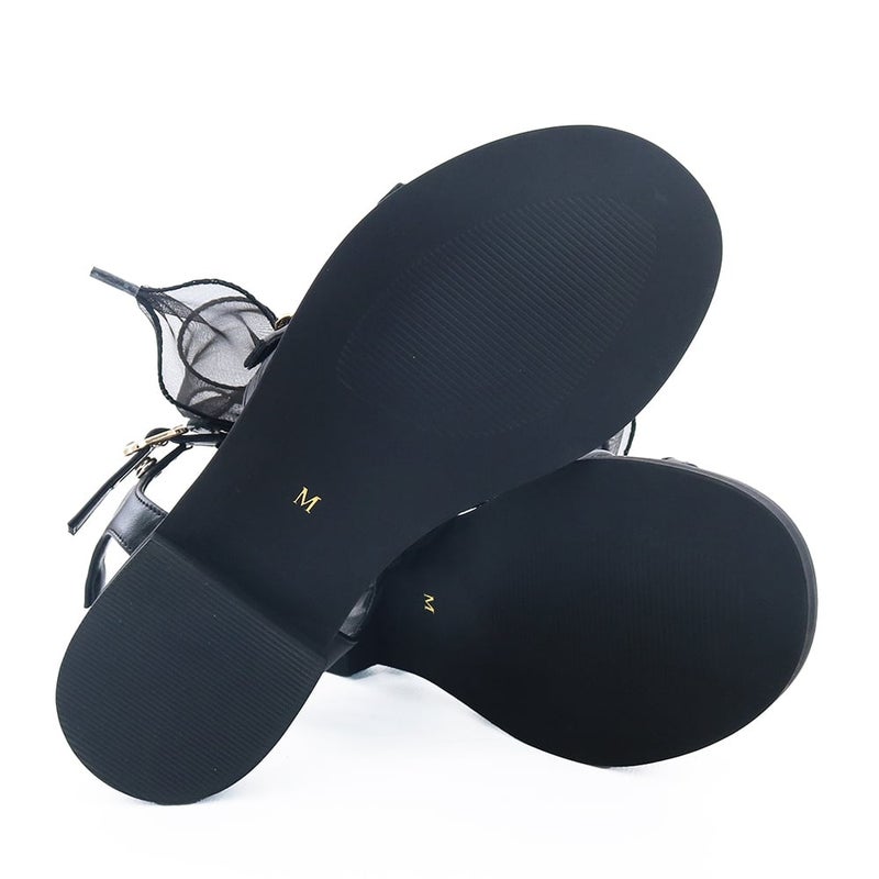 ソールの返りがよく、ぺたんこでも歩行しやすいのもポイントです