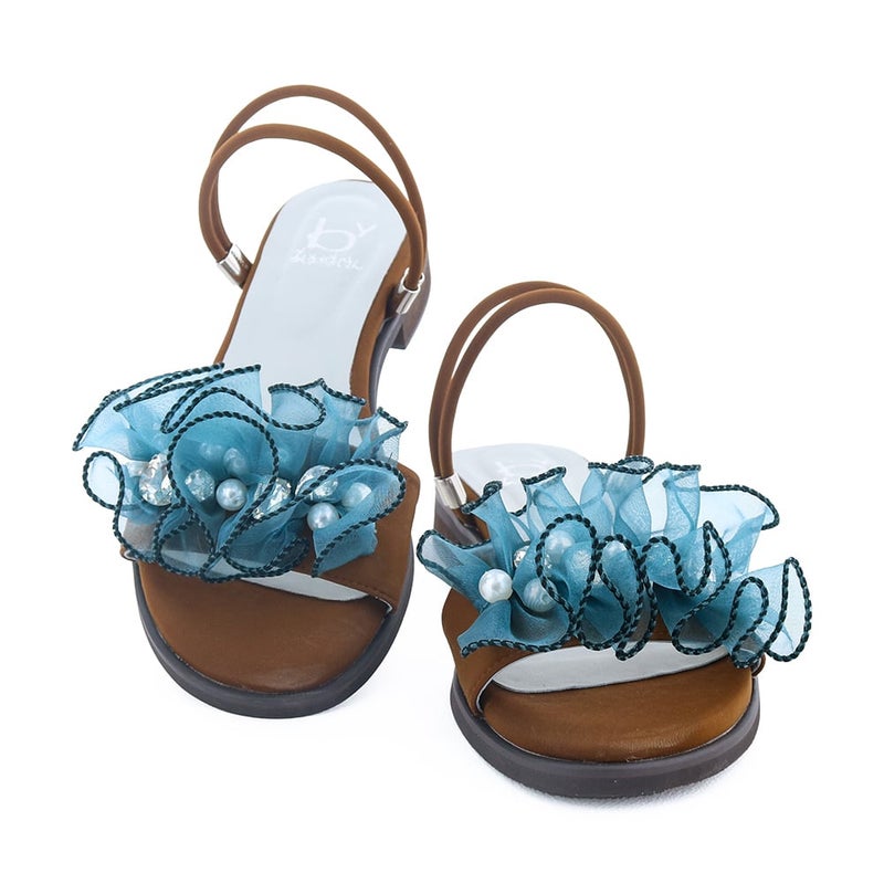 リゾートウェディングやサマーパーティーなどの特別シーンにもお勧めな一足です