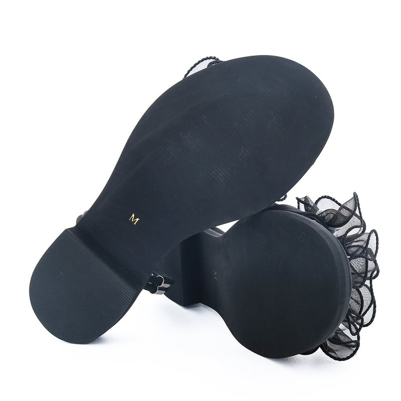 ソールの返りがよく、ぺたんこでも歩行しやすいのもポイントです